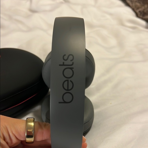 Beats by Dre Studio3 Over-Ear Headphones - Gray - Picture 3 of 9